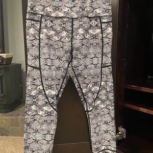 Zyia Cobra Metallic Light n Tight Leggings 8--10